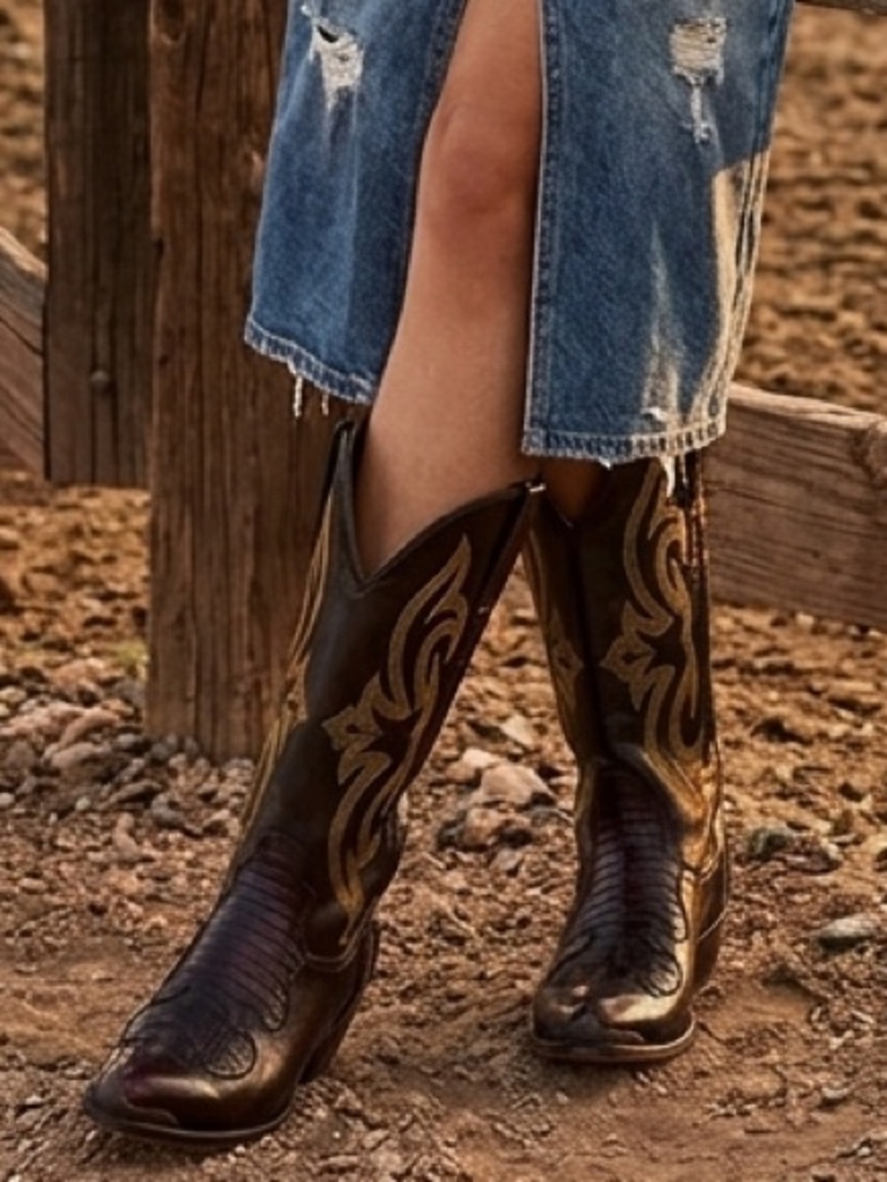 Durango Women’s Western Gold Embroidered burgundy Rodeo leather Boots Size 9D
